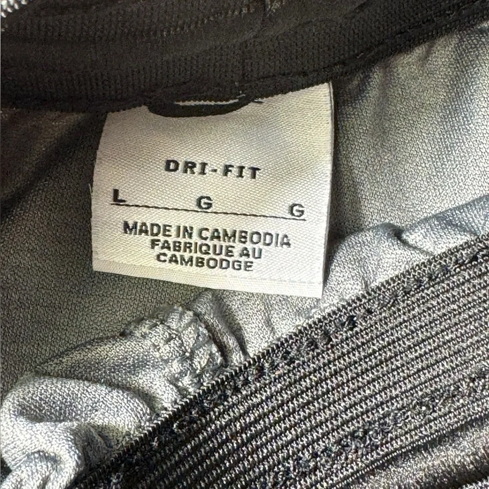 Nike Dri-Fit Performance Sport Shorts grey teen size large